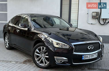 Седан Infiniti Q70 2015 в Могилев-Подольске