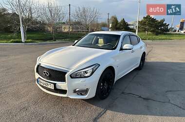 Седан Infiniti Q70 2015 в Измаиле