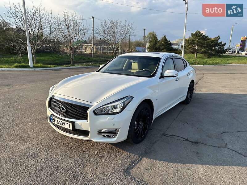 Infiniti Q70 2015