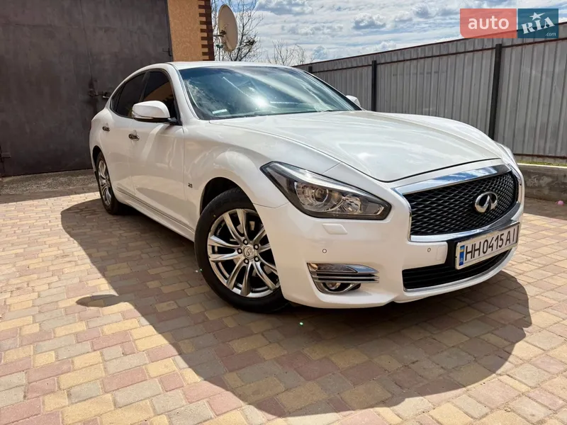 Infiniti Q70 2016