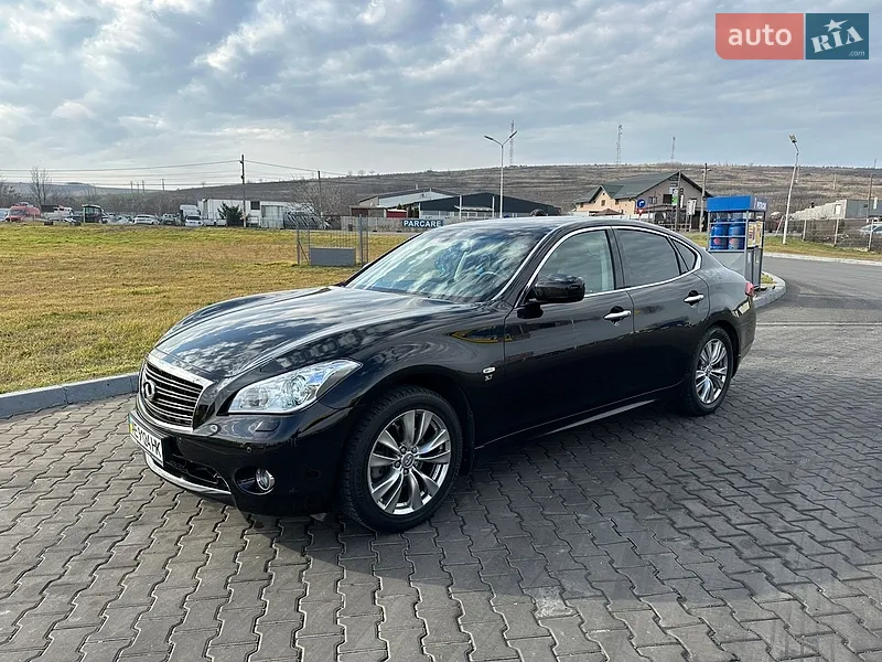 Infiniti Q70 2013