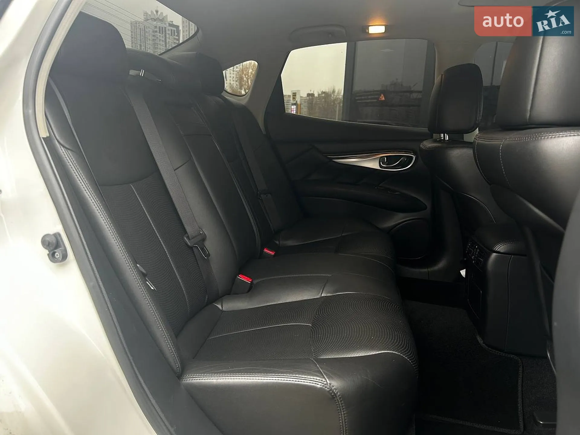 2016 Infiniti Q70 - мініатюра 10