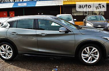 Позашляховик / Кросовер Infiniti QX30 2016 в 