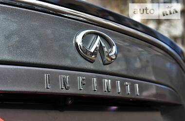 Позашляховик / Кросовер Infiniti QX30 2016 в 