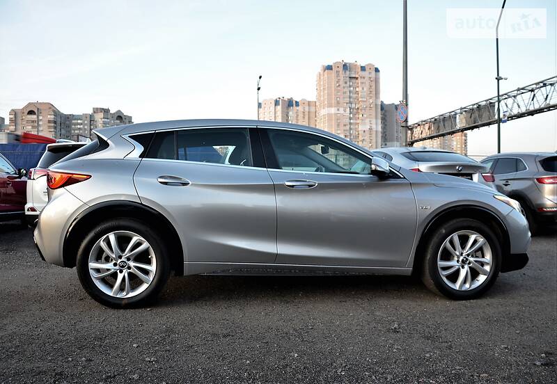 Позашляховик / Кросовер Infiniti QX30 2016 в Києві