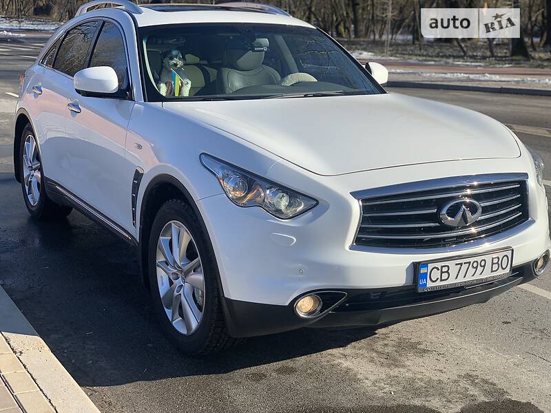 Внедорожник / Кроссовер Infiniti QX30 2012 в 