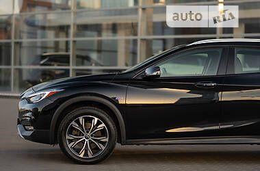 Внедорожник / Кроссовер Infiniti QX30 2016 в 