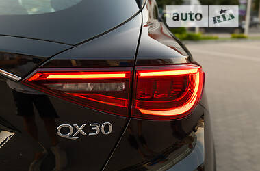 Внедорожник / Кроссовер Infiniti QX30 2016 в 