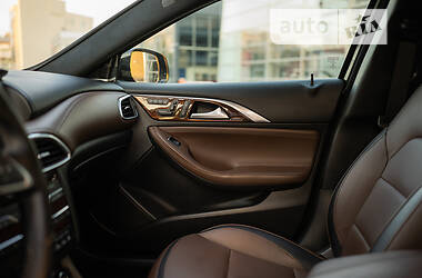 Внедорожник / Кроссовер Infiniti QX30 2016 в 