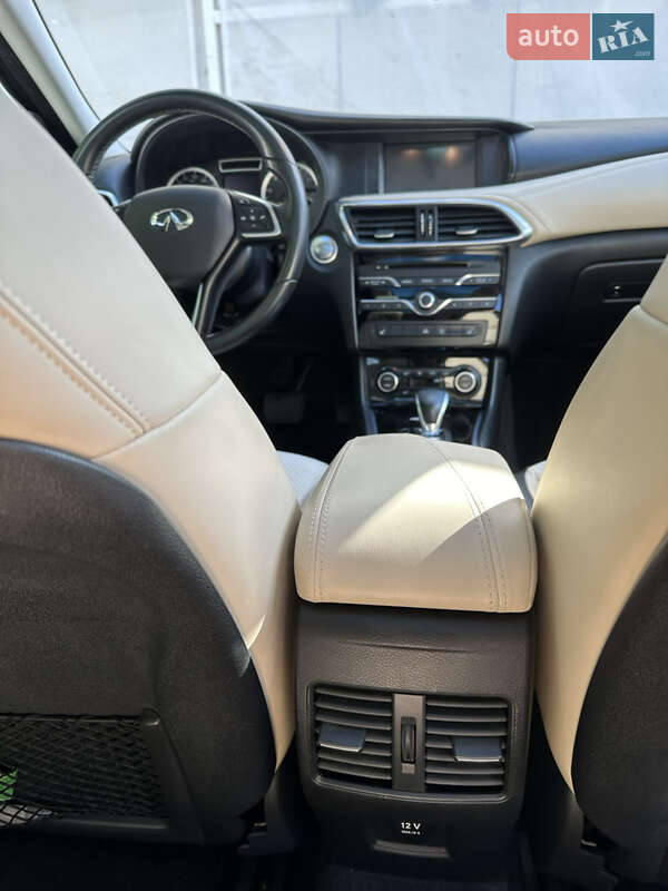 Внедорожник / Кроссовер Infiniti QX30 2018 в Киеве