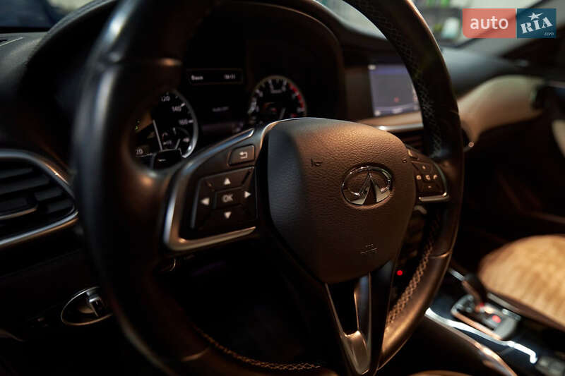 Внедорожник / Кроссовер Infiniti QX30 2018 в Валках