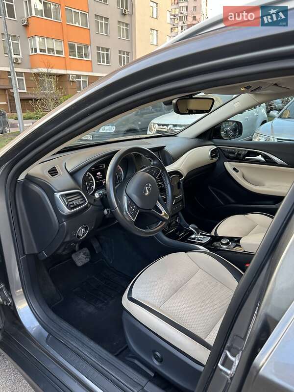 Внедорожник / Кроссовер Infiniti QX30 2018 в Киеве