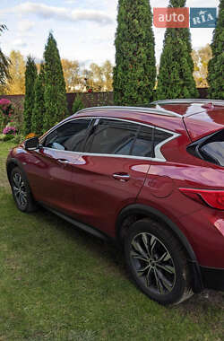 Внедорожник / Кроссовер Infiniti QX30 2016 в 