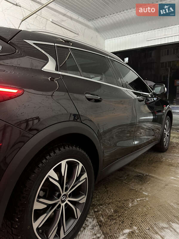 Позашляховик / Кросовер Infiniti QX30 2017 в Могилів-Подільському