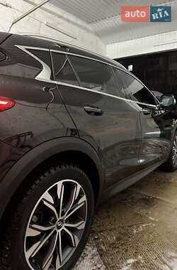 Внедорожник / Кроссовер Infiniti QX30 2017 в 