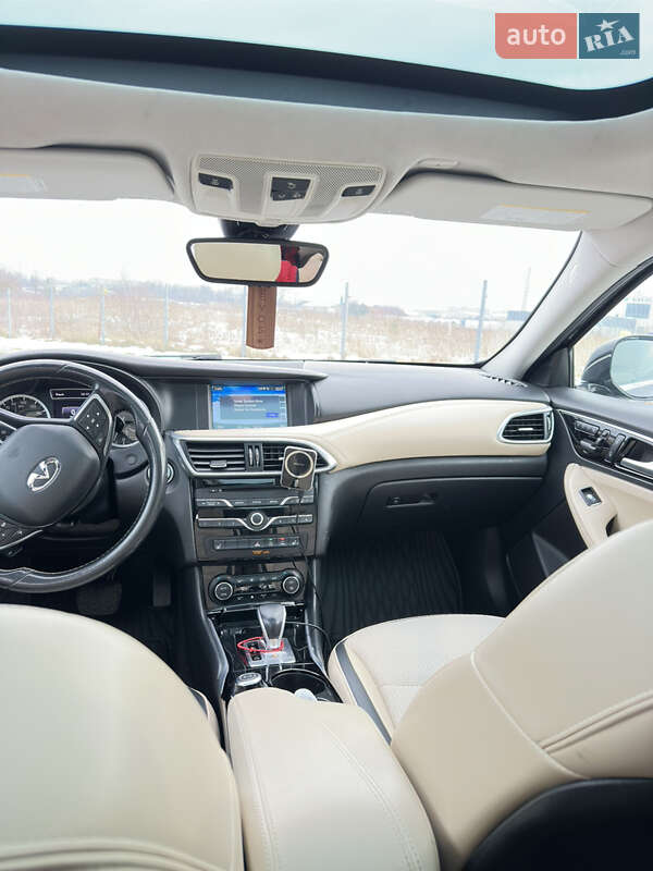 Позашляховик / Кросовер Infiniti QX30 2018 в Львові