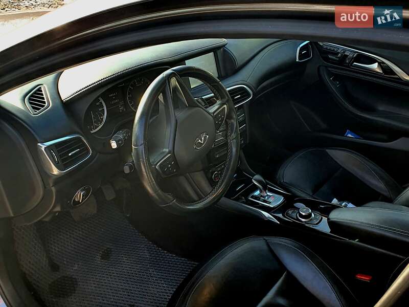 Позашляховик / Кросовер Infiniti QX30 2016 в Черкасах