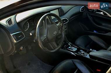 Внедорожник / Кроссовер Infiniti QX30 2016 в 