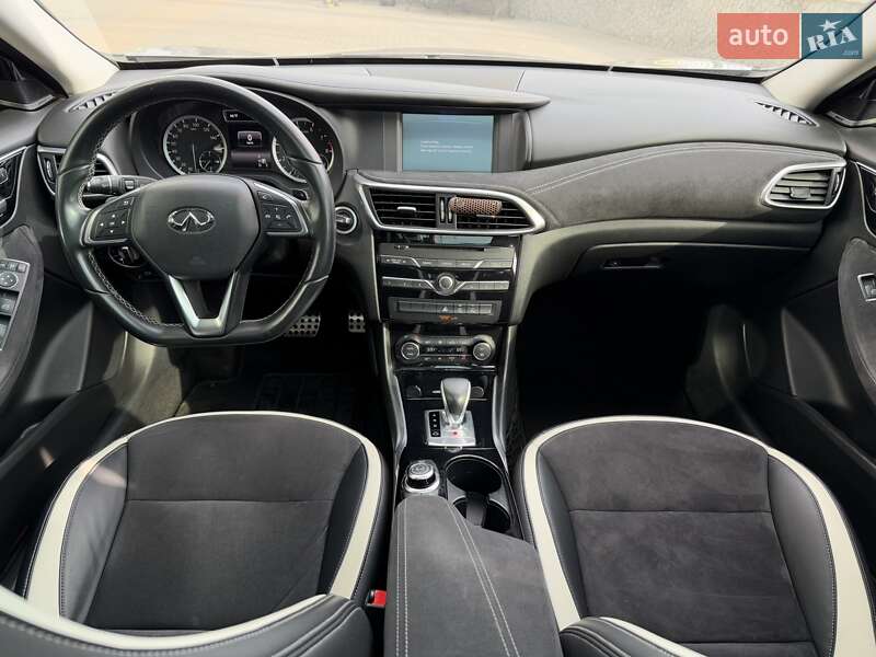 Позашляховик / Кросовер Infiniti QX30 2016 в Білій Церкві