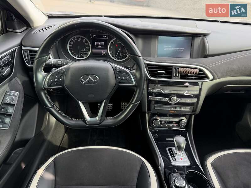 Позашляховик / Кросовер Infiniti QX30 2016 в Білій Церкві