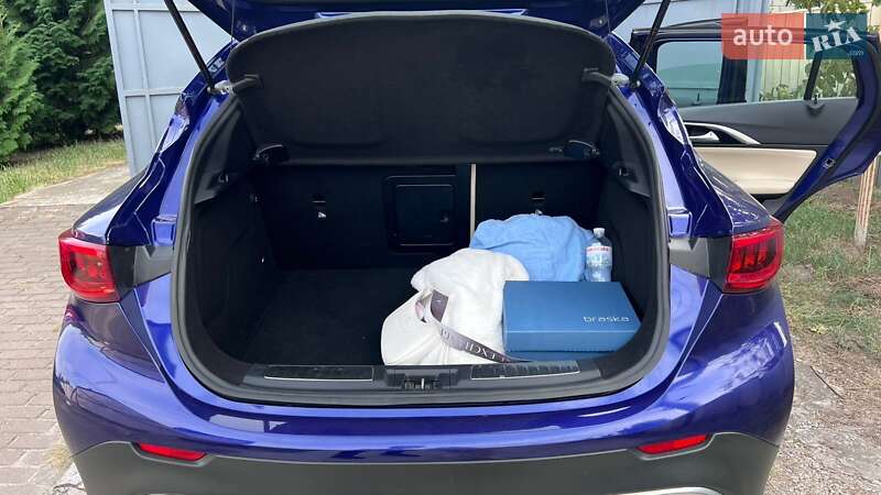 Внедорожник / Кроссовер Infiniti QX30 2016 в Киеве