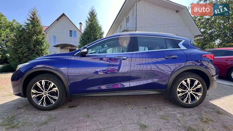 Внедорожник / Кроссовер Infiniti QX30 2016 в Киеве