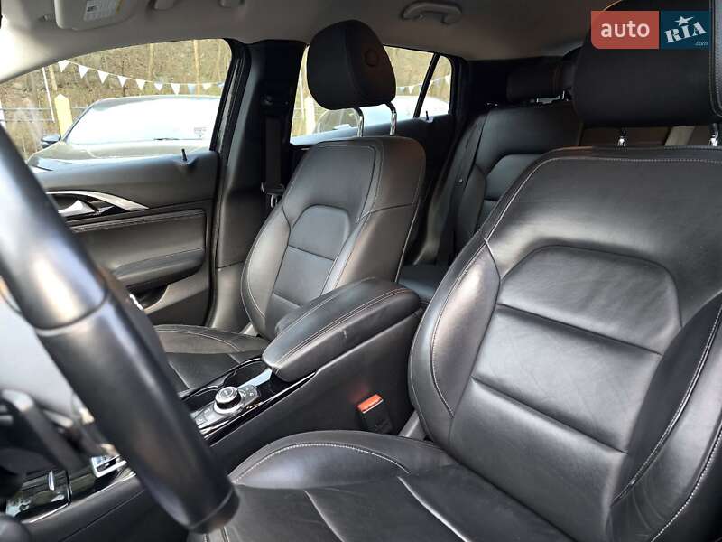 Позашляховик / Кросовер Infiniti QX30 2017 в Львові