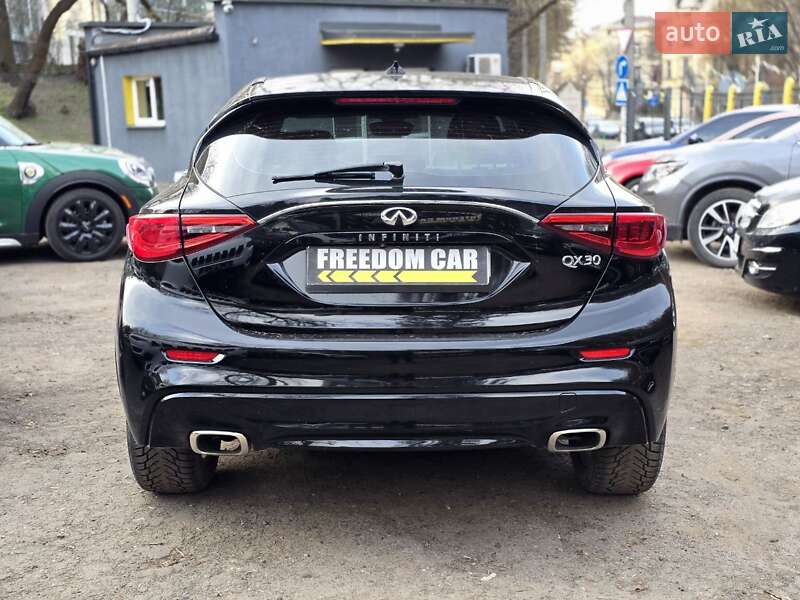Позашляховик / Кросовер Infiniti QX30 2017 в Львові