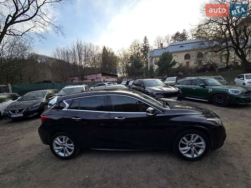 Позашляховик / Кросовер Infiniti QX30 2017 в Львові