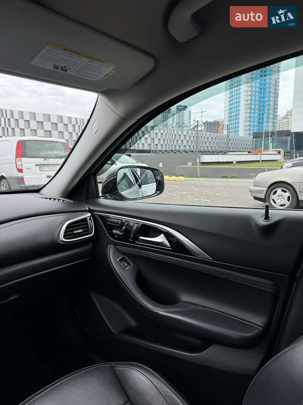 Внедорожник / Кроссовер Infiniti QX30 2017 в Одессе