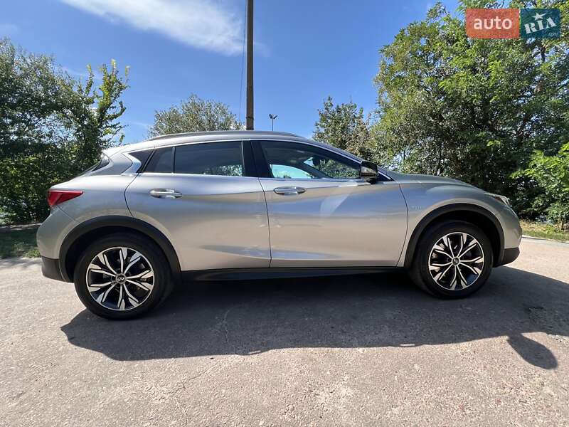 Infiniti QX30 2016