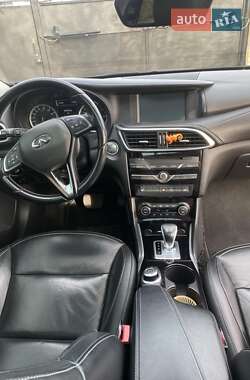 Внедорожник / Кроссовер Infiniti QX30 2016 в 