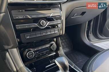 Внедорожник / Кроссовер Infiniti QX30 2016 в 