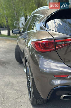 Внедорожник / Кроссовер Infiniti QX30 2017 в 