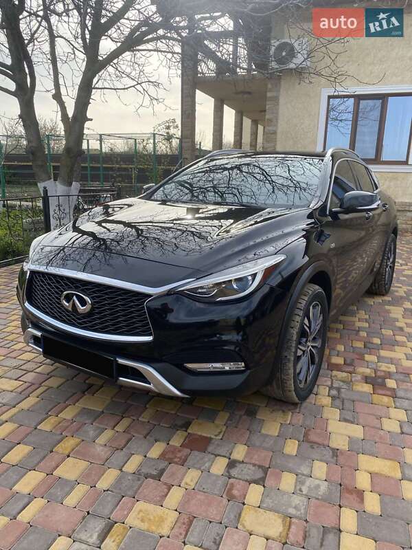 Внедорожник / Кроссовер Infiniti QX30 2016 в 