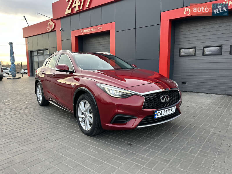 Позашляховик / Кросовер Infiniti QX30 2018 в 