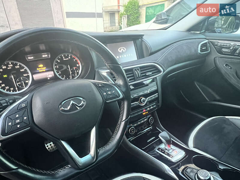 Внедорожник / Кроссовер Infiniti QX30 2016 в Одессе