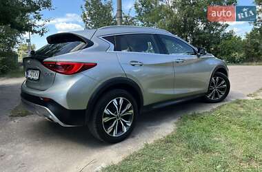 Позашляховик / Кросовер Infiniti QX30 2016 в 