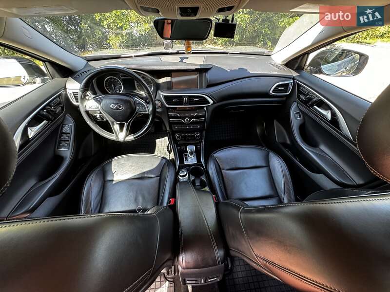 Внедорожник / Кроссовер Infiniti QX30 2016 в Киеве