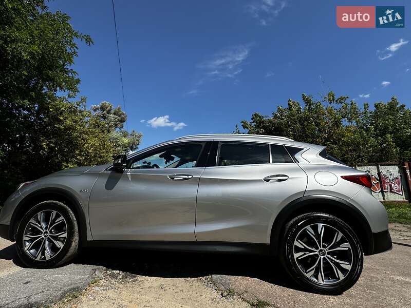 Внедорожник / Кроссовер Infiniti QX30 2016 в Киеве