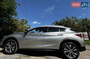 Позашляховик / Кросовер Infiniti QX30 2016 в 