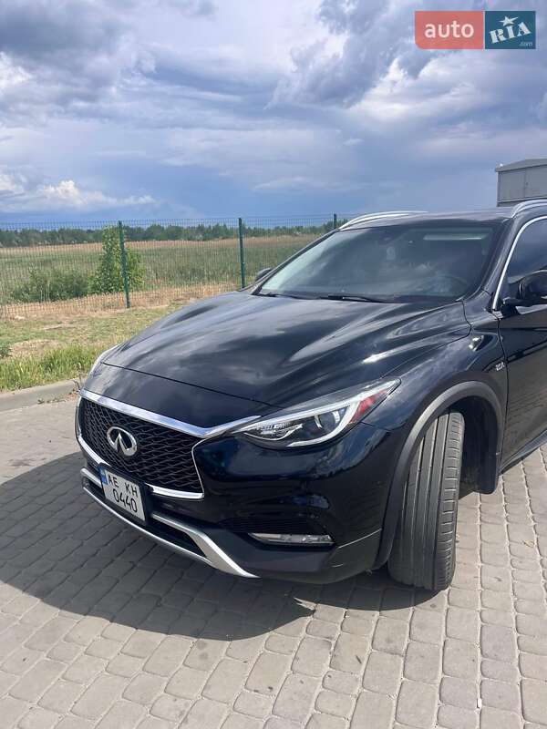 Позашляховик / Кросовер Infiniti QX30 2016 в Дніпрі