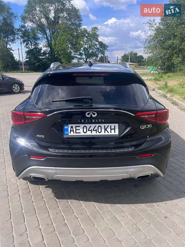 Позашляховик / Кросовер Infiniti QX30 2016 в Дніпрі