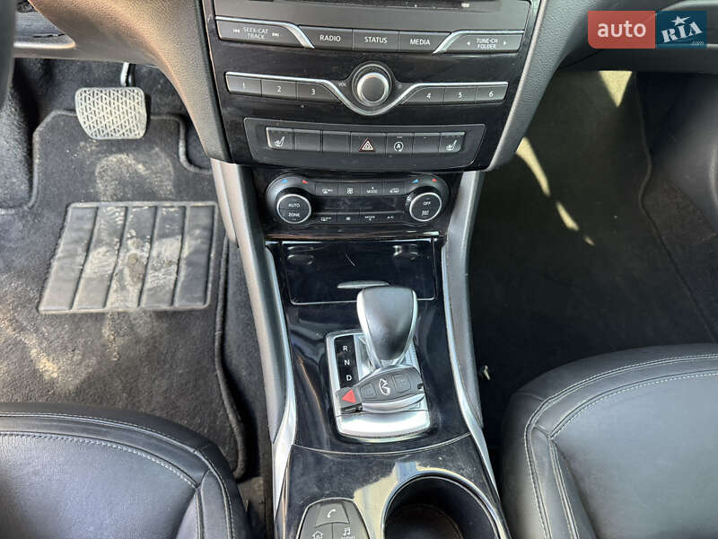 Внедорожник / Кроссовер Infiniti QX30 2016 в Ровно