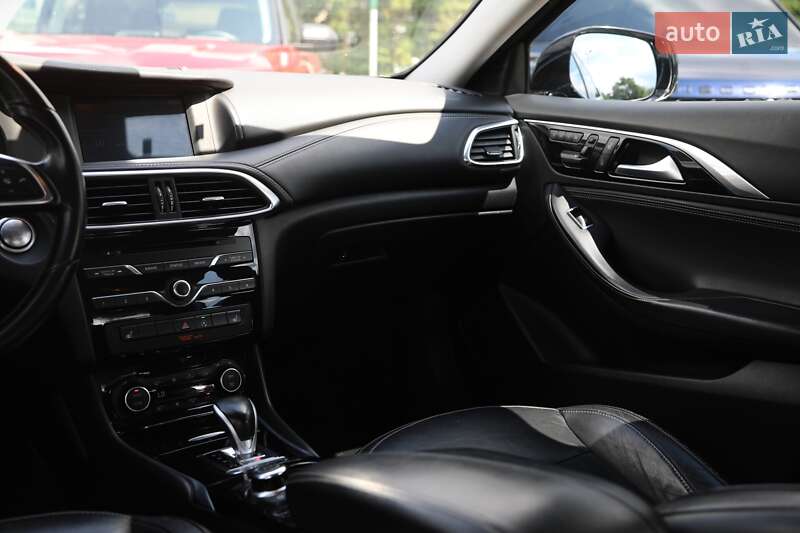 Позашляховик / Кросовер Infiniti QX30 2017 в Харкові