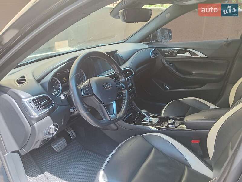 Внедорожник / Кроссовер Infiniti QX30 2016 в Львове