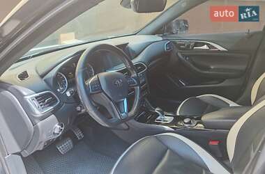 Внедорожник / Кроссовер Infiniti QX30 2016 в 