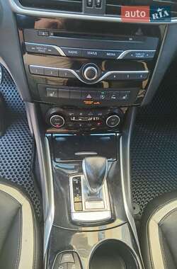 Внедорожник / Кроссовер Infiniti QX30 2016 в 