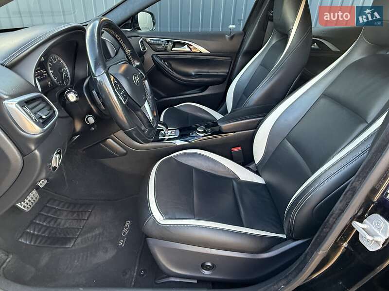 Внедорожник / Кроссовер Infiniti QX30 2016 в Киеве
