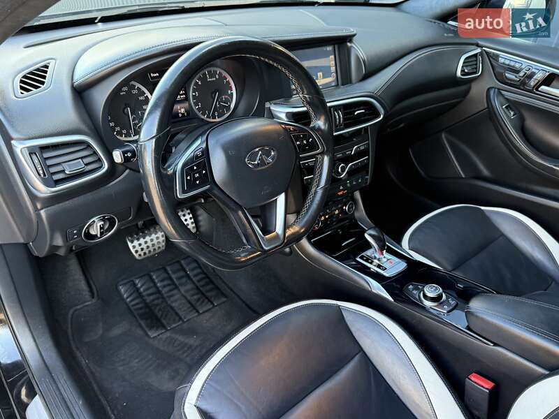 Внедорожник / Кроссовер Infiniti QX30 2016 в Киеве